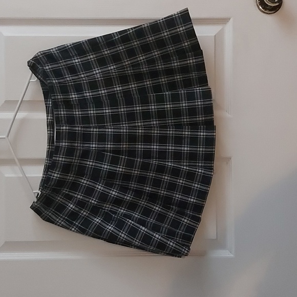 H & M Pleated Skirt NWOT - Picture 2 of 5